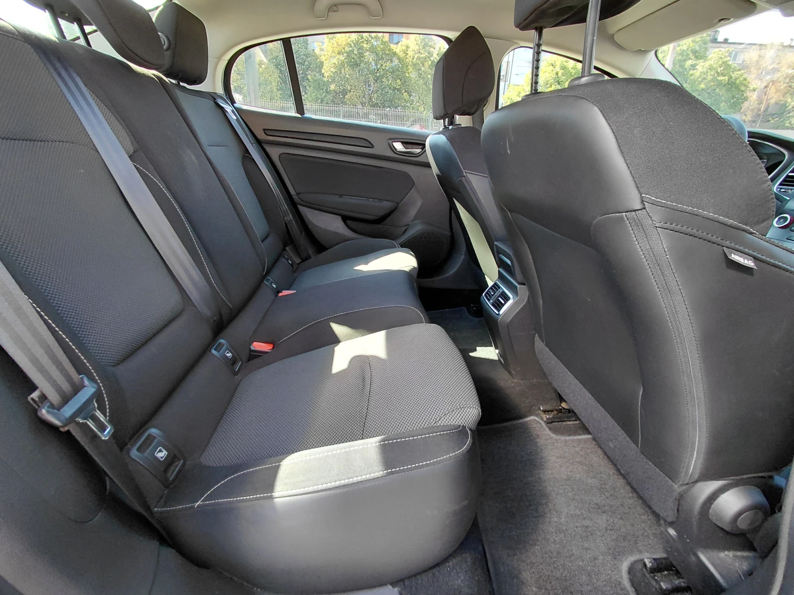 Renault Megane 1.3TCe/140к.с/Life, снимка 14 - Автомобили и джипове - 55740443