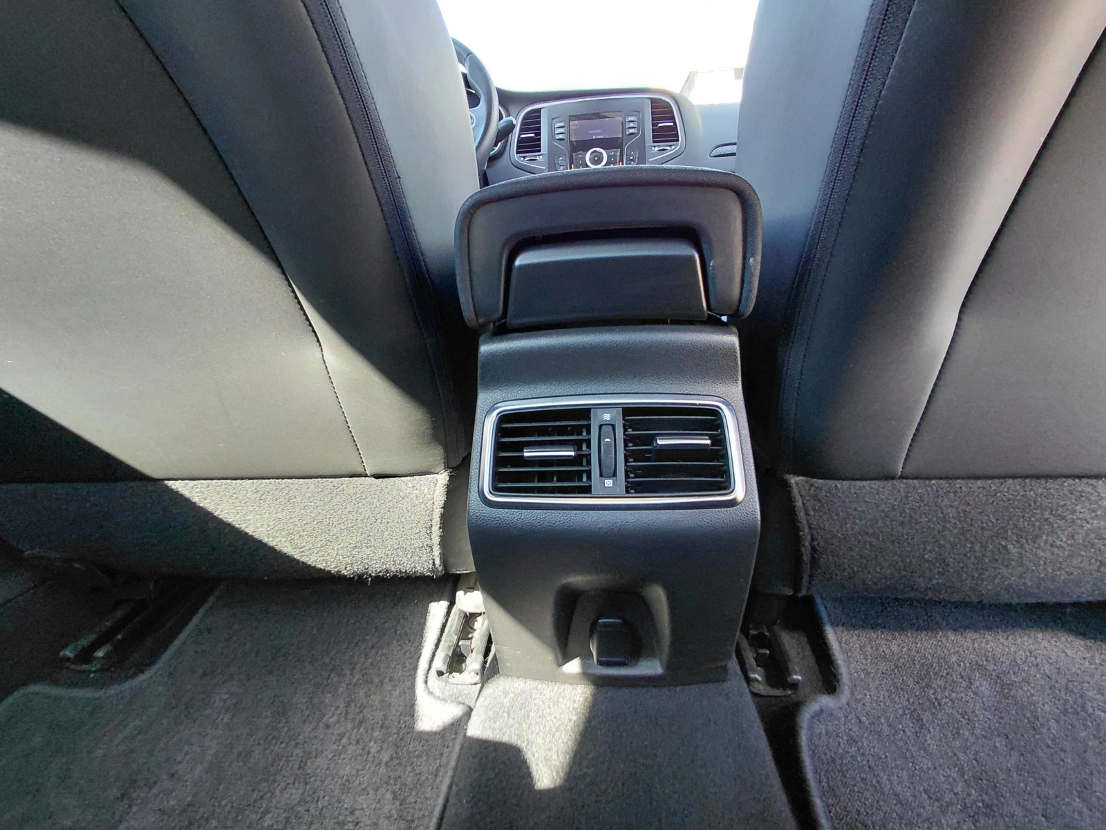 Renault Megane 1.3TCe/140к.с/Life, снимка 15 - Автомобили и джипове - 55740443