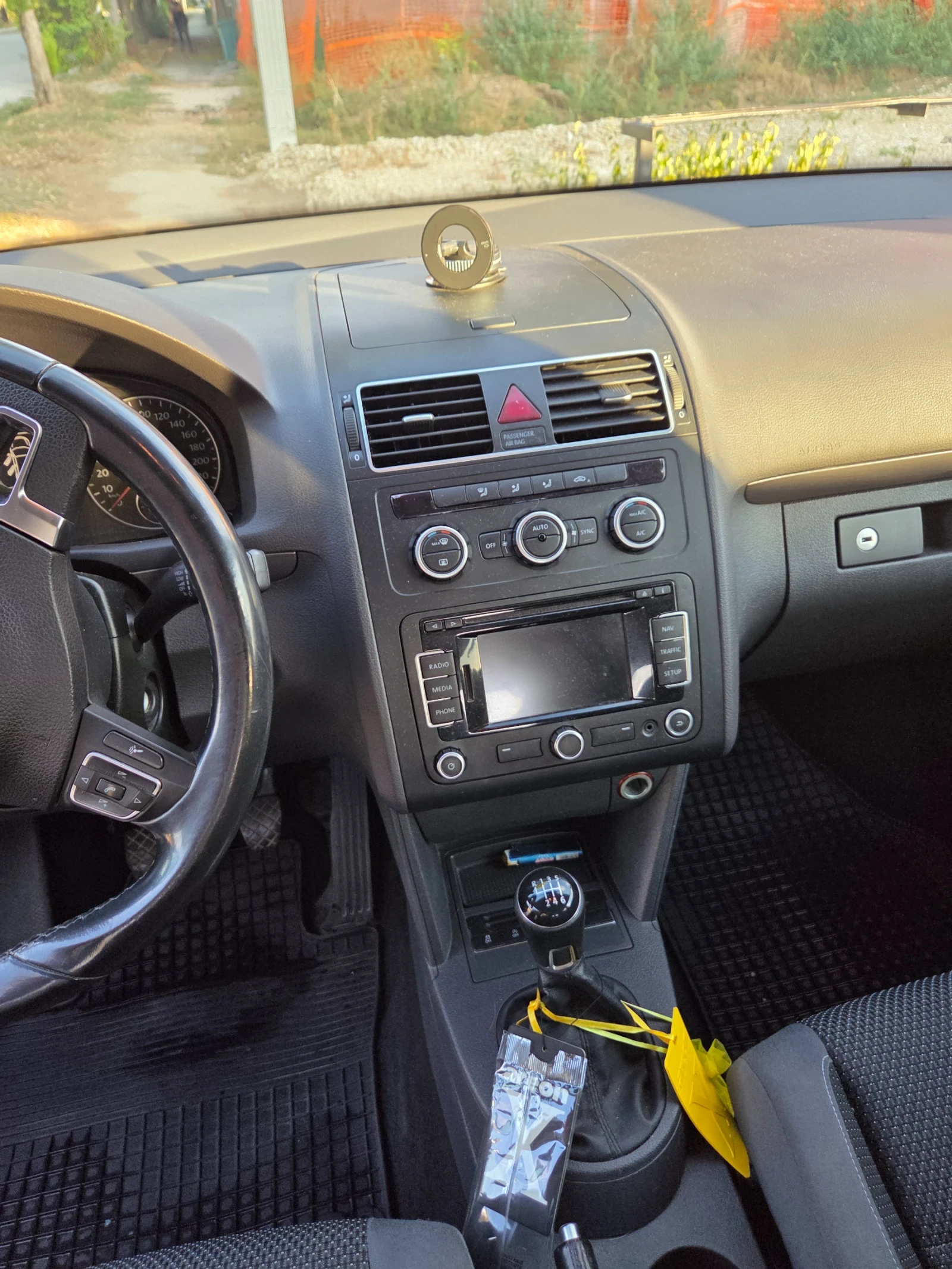 VW Touran, снимка 3 - Автомобили и джипове - 56227101