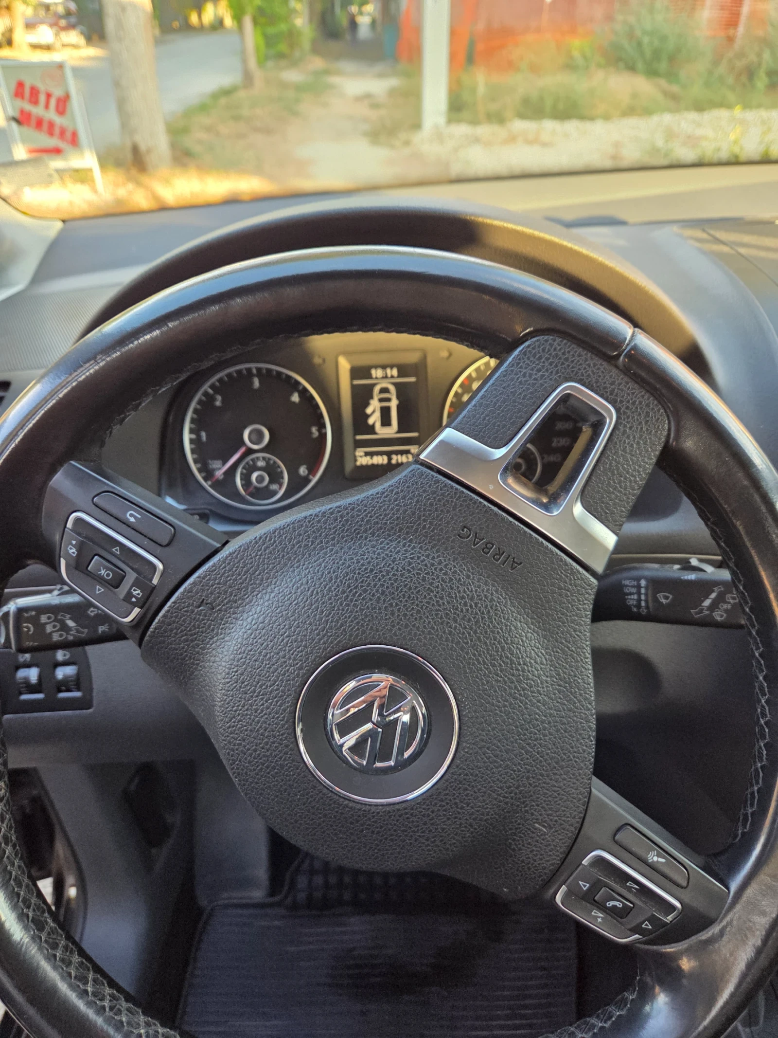 VW Touran, снимка 14 - Автомобили и джипове - 56227101