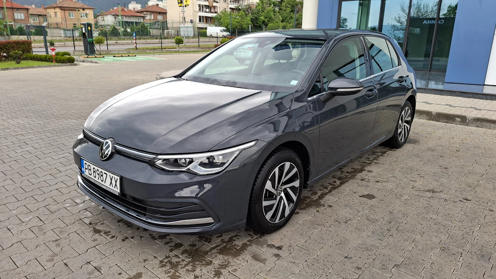 VW Golf style e-hybrid