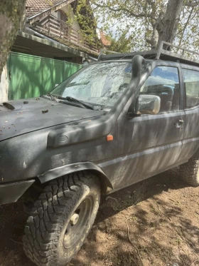 Nissan Terrano 2.4 Газ Бензин , снимка 4