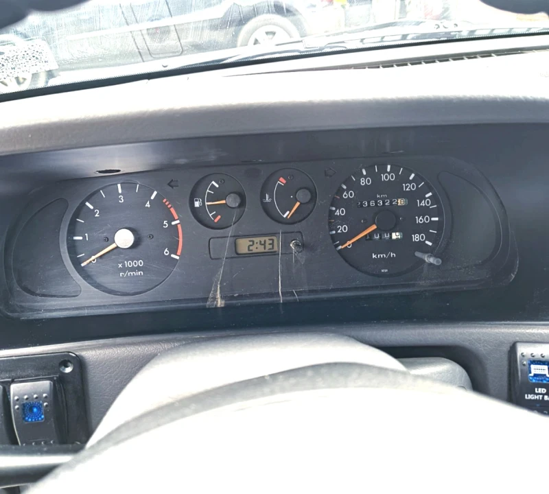 Nissan Terrano 2.7, снимка 5 - Автомобили и джипове - 48093718