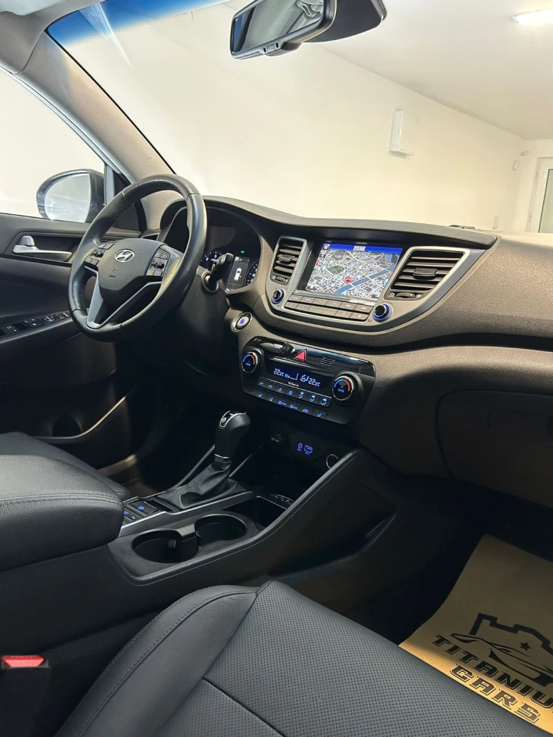 Hyundai Tucson 2.0CRDi Xpossible 4WD/Keyless/Панорама, снимка 8 - Автомобили и джипове - 48376858