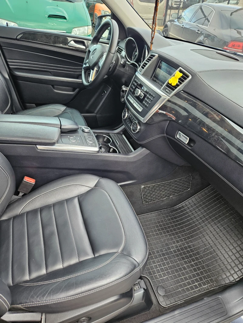 Mercedes-Benz ML 350 AMG/SWIZZ/AIRMATIC/BLINDSPOT, снимка 17 - Автомобили и джипове - 52691370