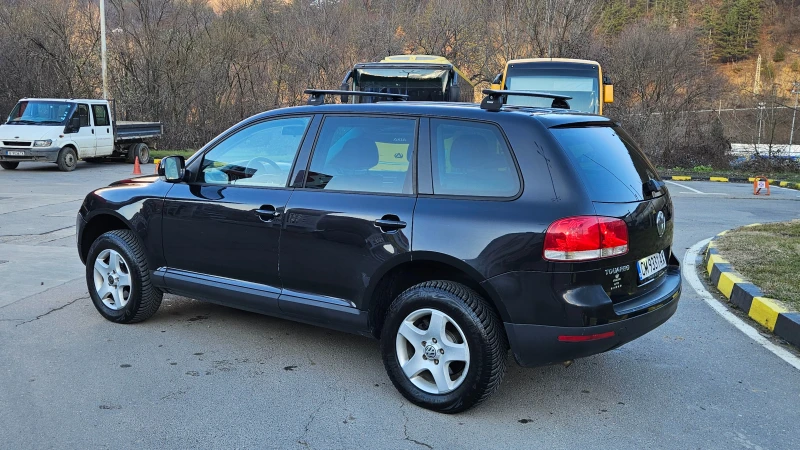 VW Touareg 6скорости/Навигациа/Кожа/Пружини, снимка 4 - Автомобили и джипове - 52923665