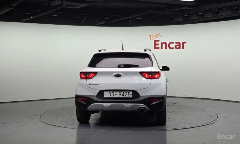 Kia Stonic, снимка 4 - Автомобили и джипове - 53418244