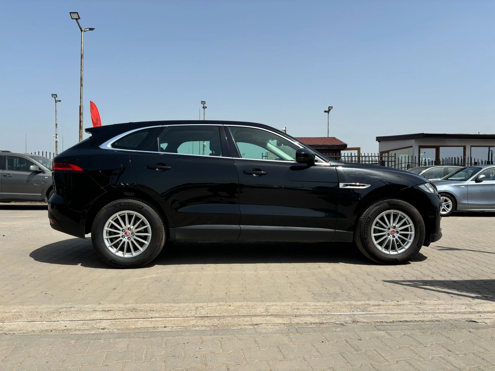 Jaguar F-PACE 2.0D AWD AUTOMATIC EURO 6B - изображение 6