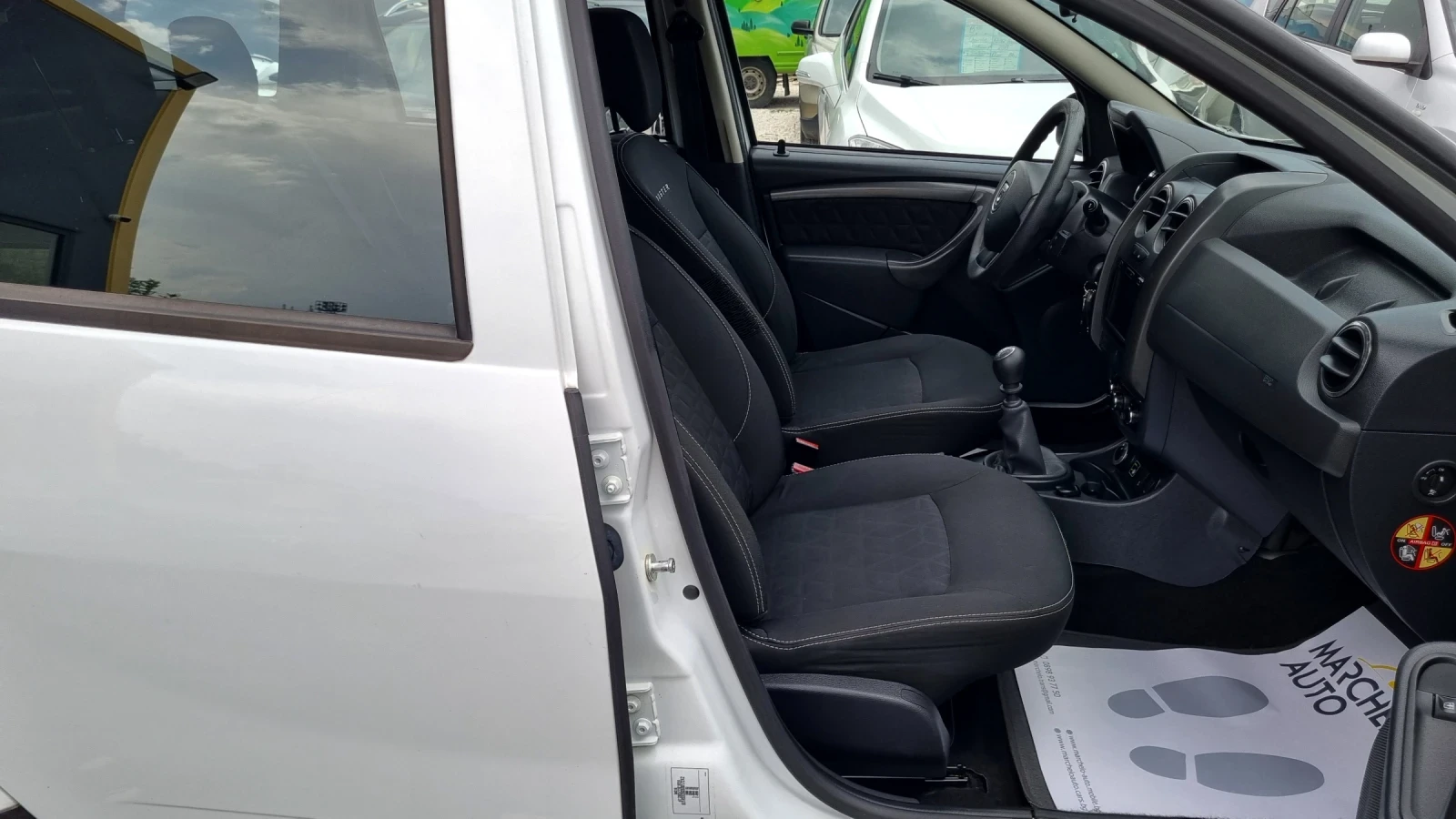Dacia Duster 1.6 i 4x4 - изображение 9