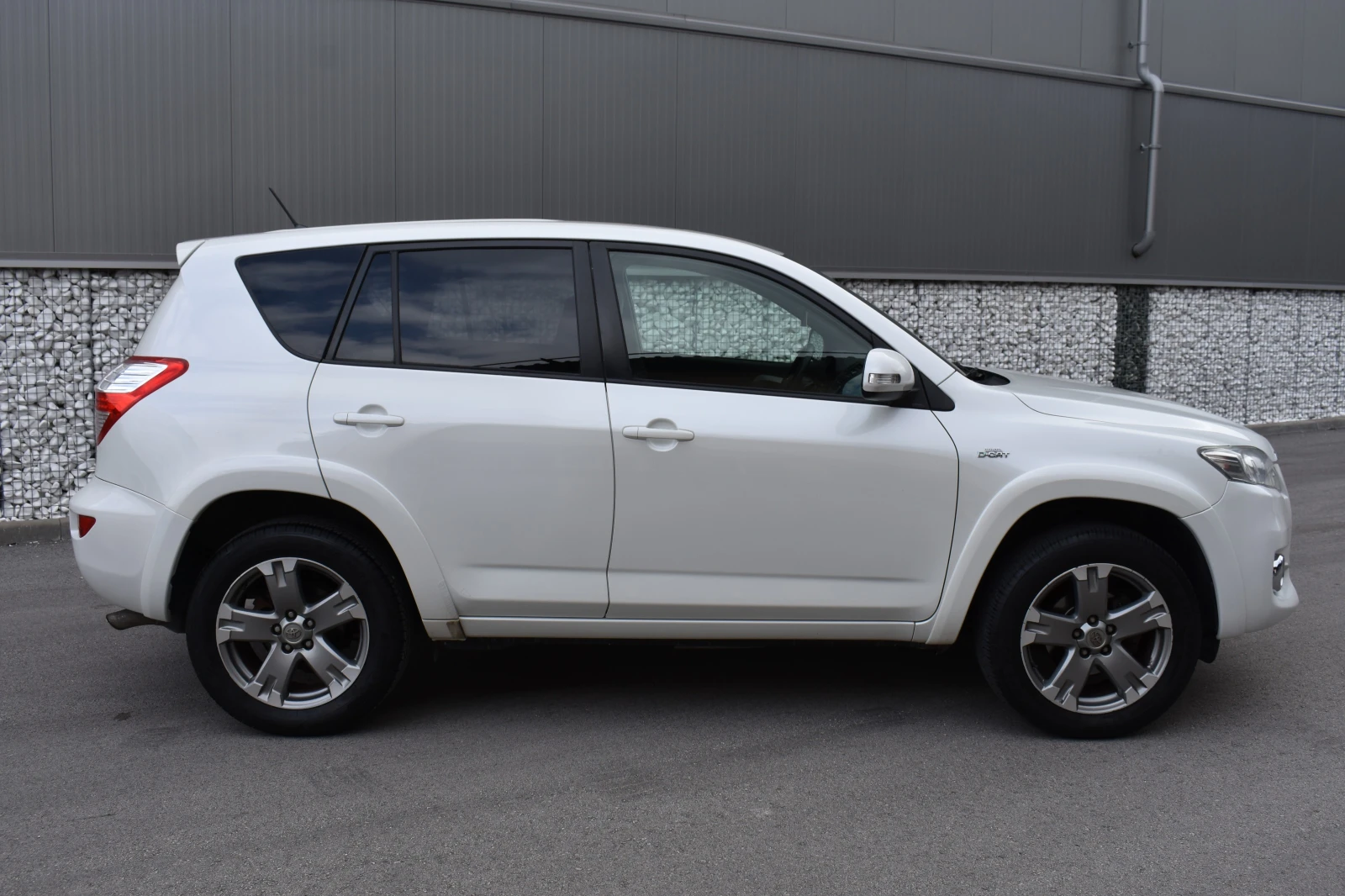 Toyota Rav4 2.2D/150kc= CROSSOVER= AUTOMAT= AWD= КОЖА/НАВИ= ТО, снимка 6 - Автомобили и джипове - 54150902