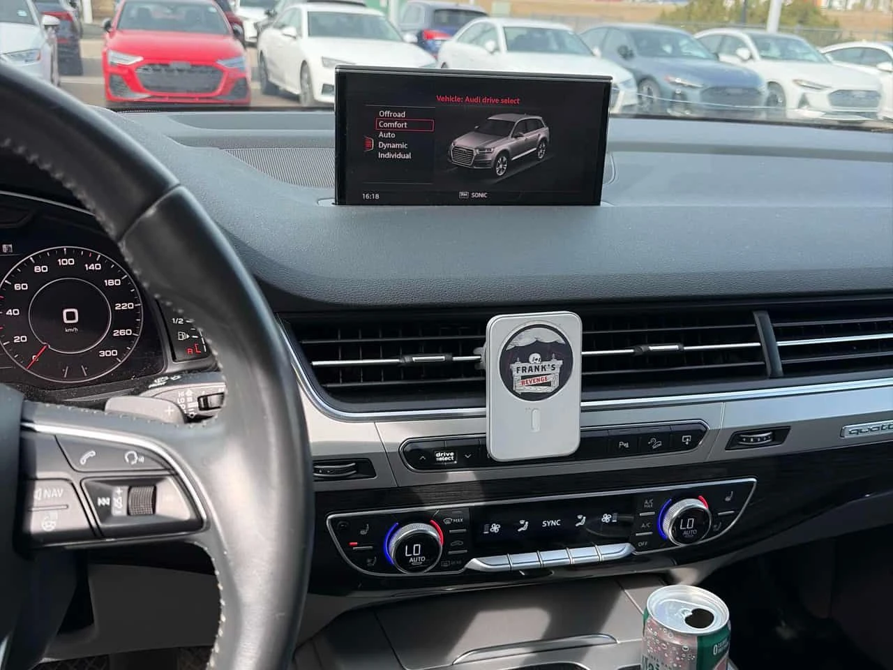 Audi Q7 * 3.0T TECHNIK * ПАНО * ПОДГРЕВИ * ОБДУХ * CARFAX, снимка 9 - Автомобили и джипове - 54185736