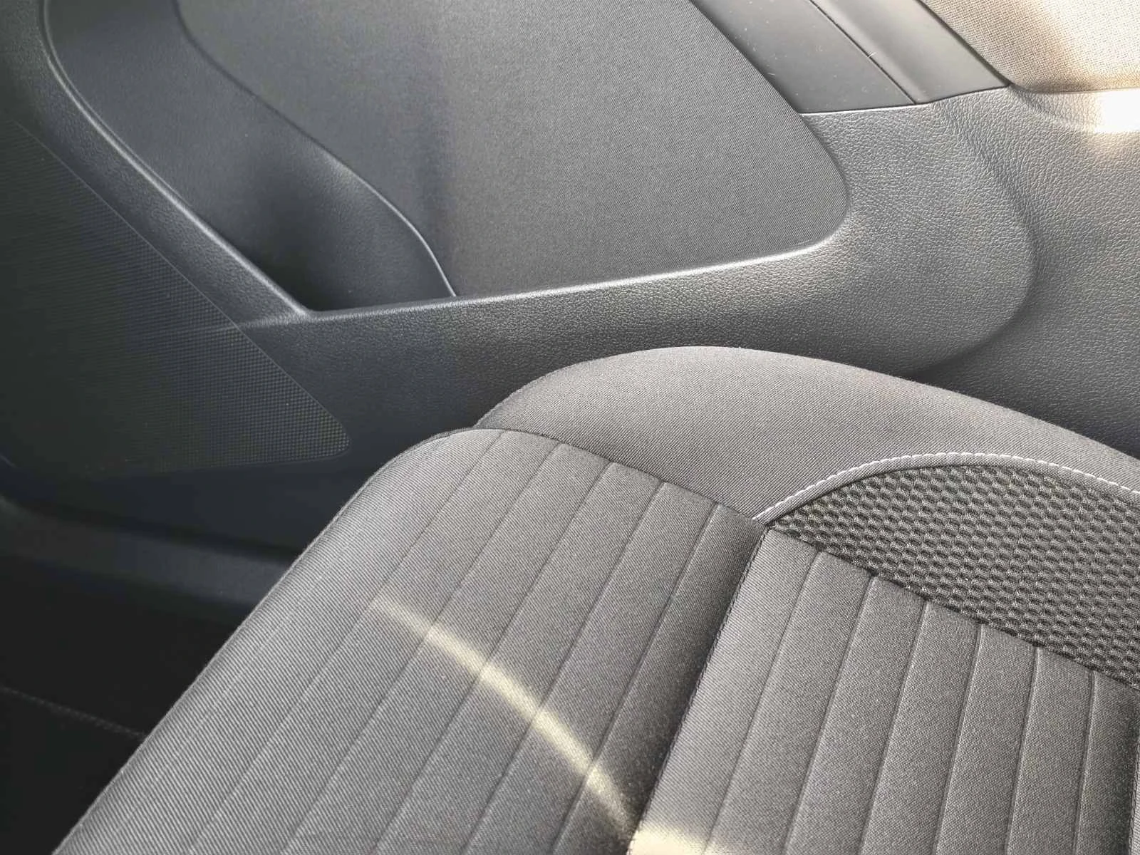 VW Tiguan 2.0 TDI 140 к.с. CUP | 2015 | ПАНОРАМА | СЕРВИЗНА , снимка 13 - Автомобили и джипове - 54320517