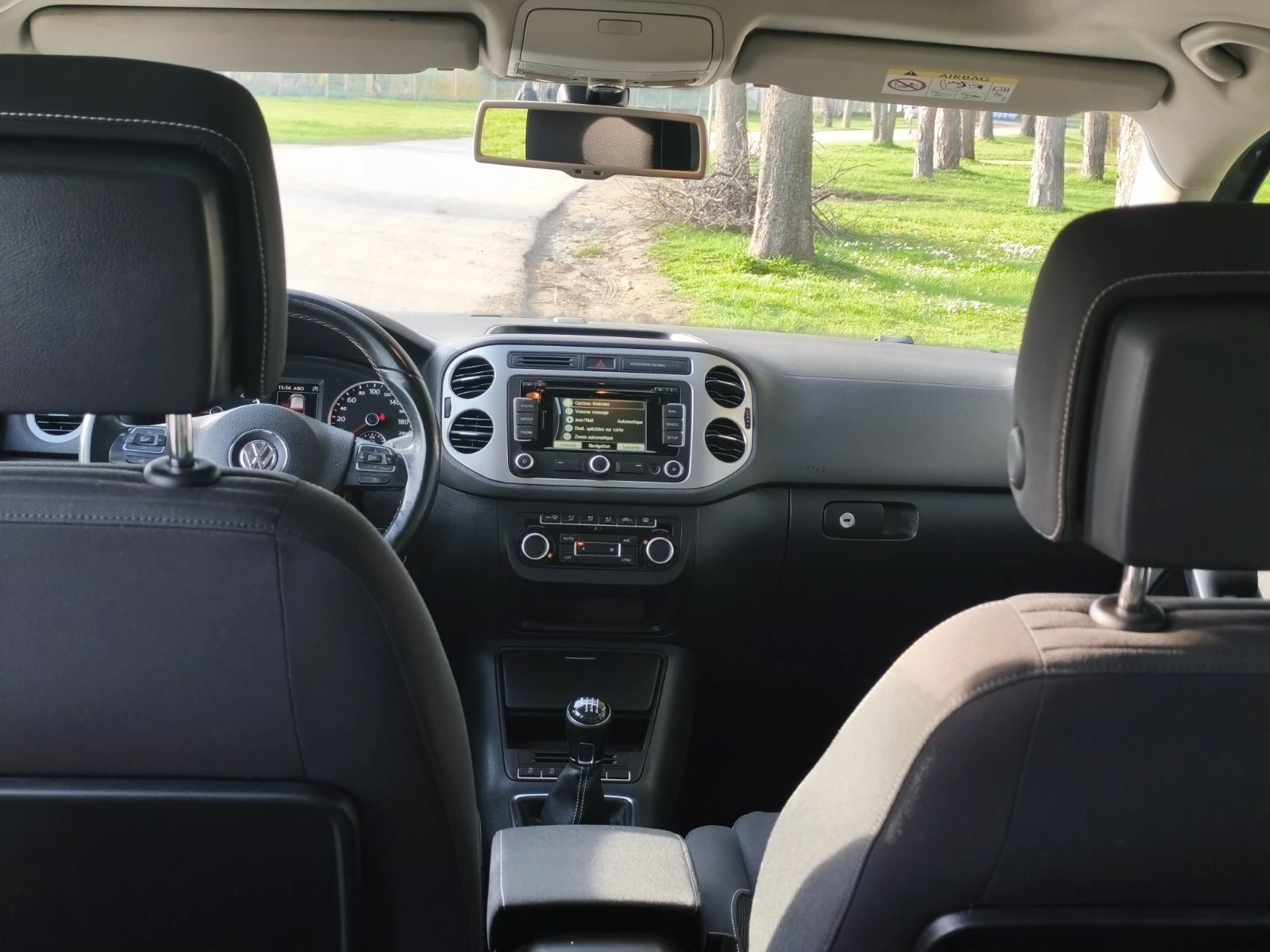 VW Tiguan 2.0 TDI 140 к.с. CUP | 2015 | ПАНОРАМА | СЕРВИЗНА , снимка 14 - Автомобили и джипове - 54320517
