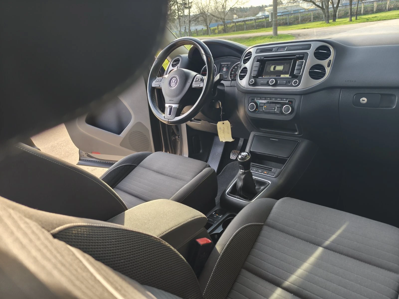 VW Tiguan 2.0 TDI 140 к.с. CUP | 2015 | ПАНОРАМА | СЕРВИЗНА , снимка 12 - Автомобили и джипове - 54320517