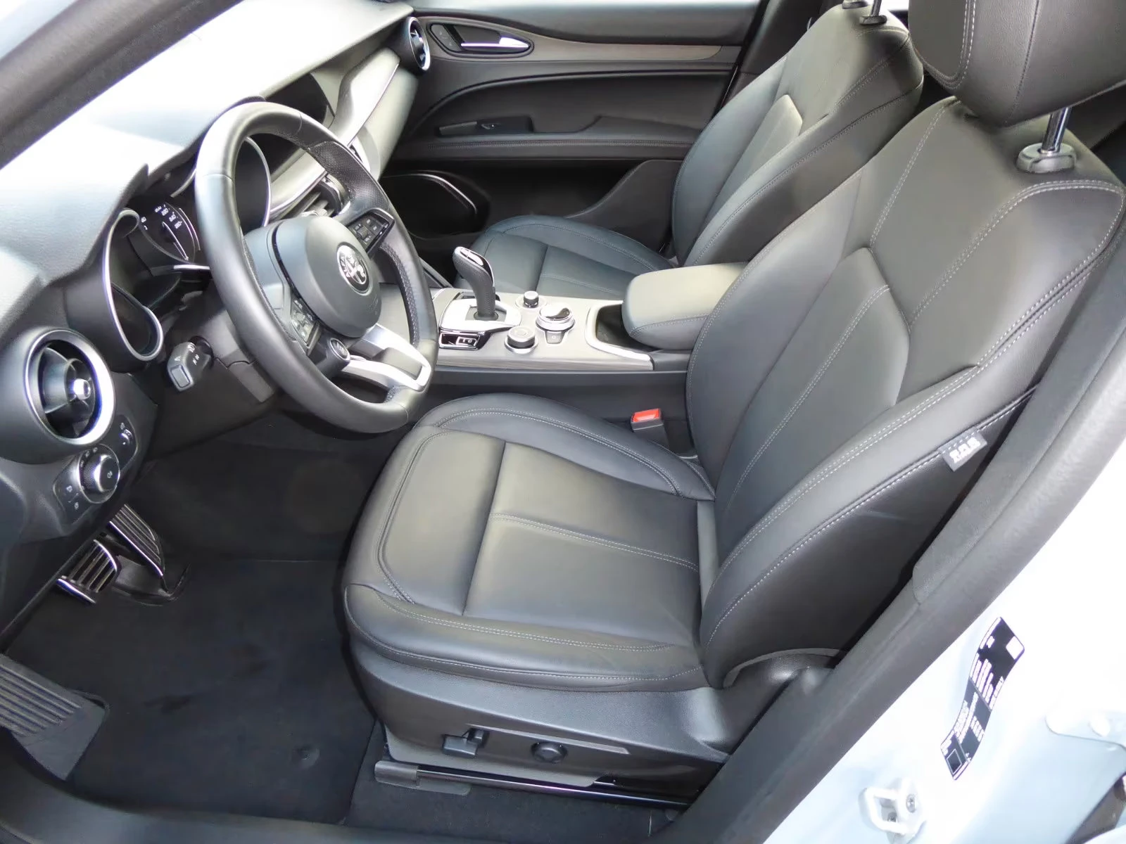 Alfa Romeo Stelvio 2.0TURBO/280HP/Q4/CAM/MEMO/NAVI/LED/542q, снимка 8 - Автомобили и джипове - 55446483