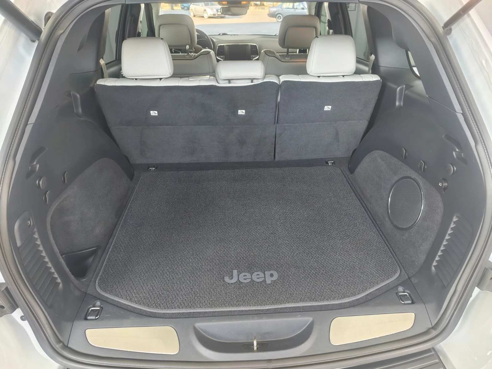 Jeep Cherokee 5.7 Hemi Summit, снимка 15 - Автомобили и джипове - 55885681