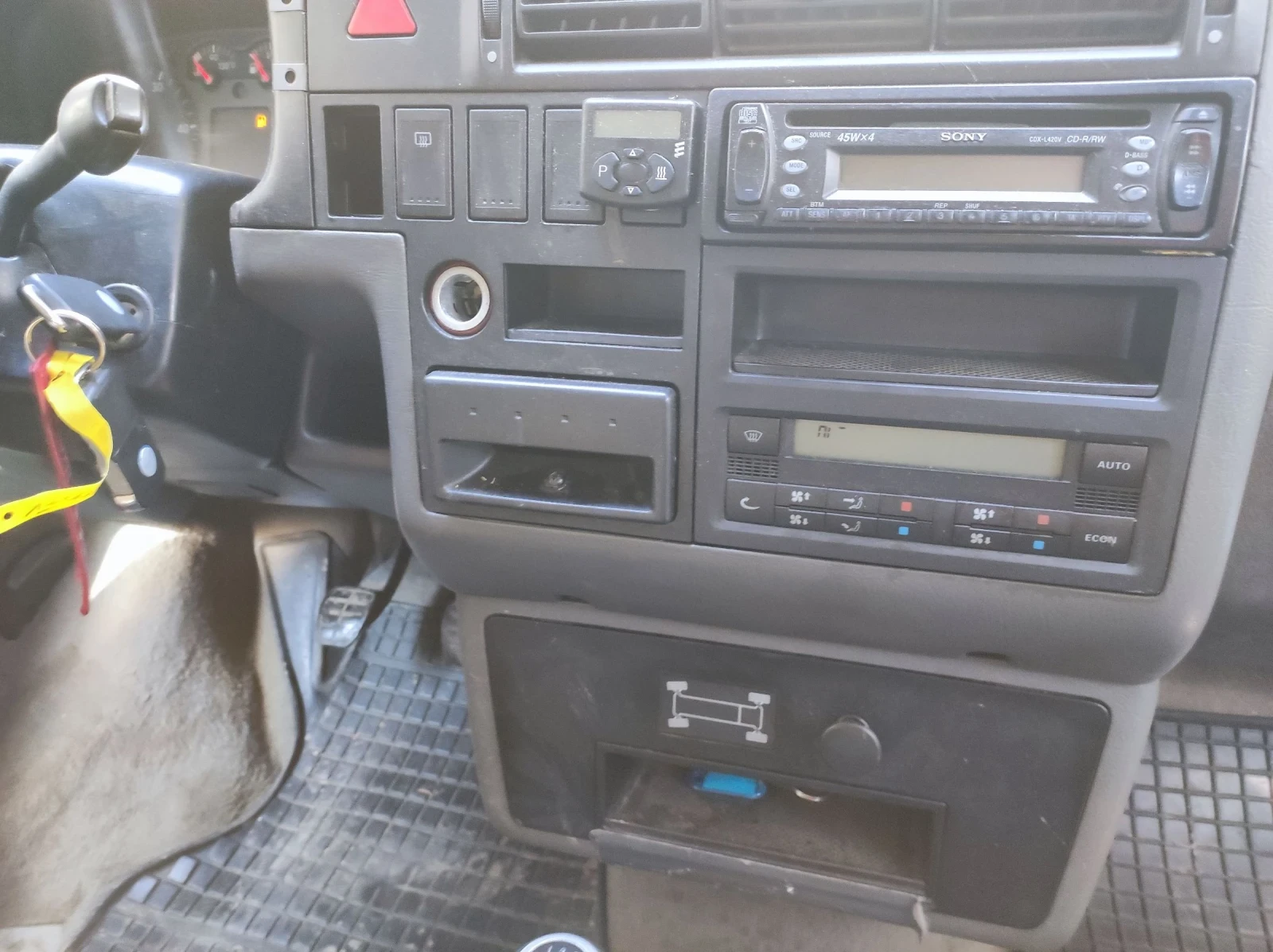 VW Caravelle 2.5 TDI syncro, снимка 7 - Бусове и автобуси - 54383596