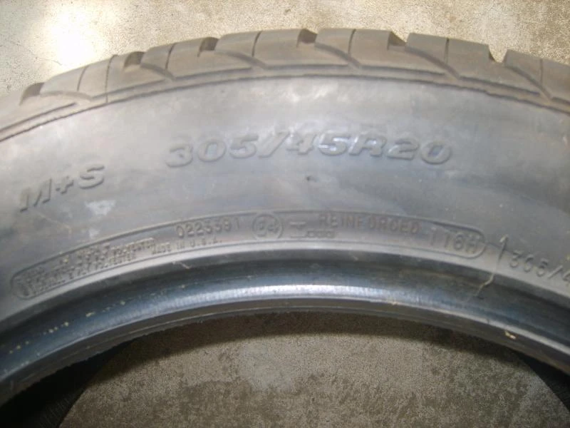 Гуми Всесезонни 305/45R20, снимка 7 - Гуми и джанти - 33352595