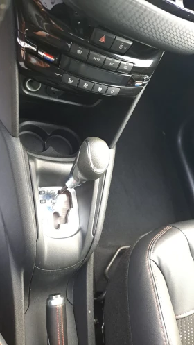 Peugeot 208 1.2i GT Line, снимка 15