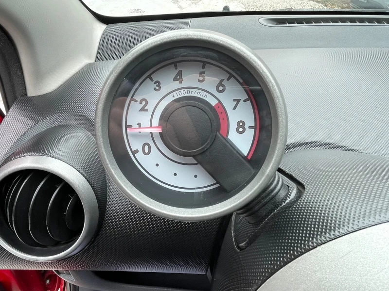 Peugeot 107 1.0 i A/C, снимка 15 - Автомобили и джипове - 49301519