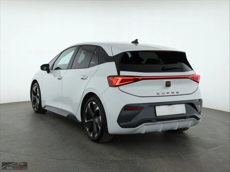 Cupra Born E-BOOST/231HP/CAM/NAVI/LED/AMBI/CARPLAY/KLESS/614v, снимка 4 - Автомобили и джипове - 50685335