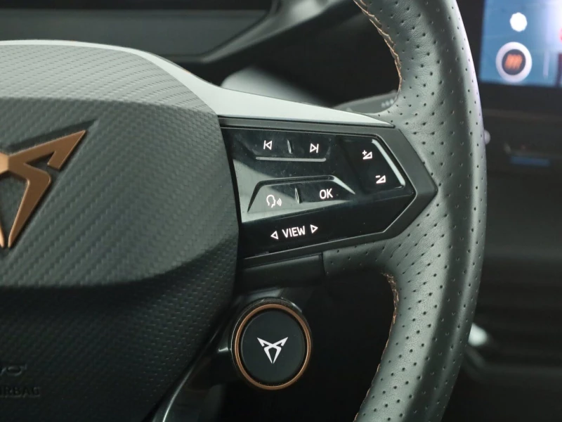 Cupra Born E-BOOST/231HP/CAM/NAVI/LED/AMBI/CARPLAY/KLESS/614v, снимка 9 - Автомобили и джипове - 50685335