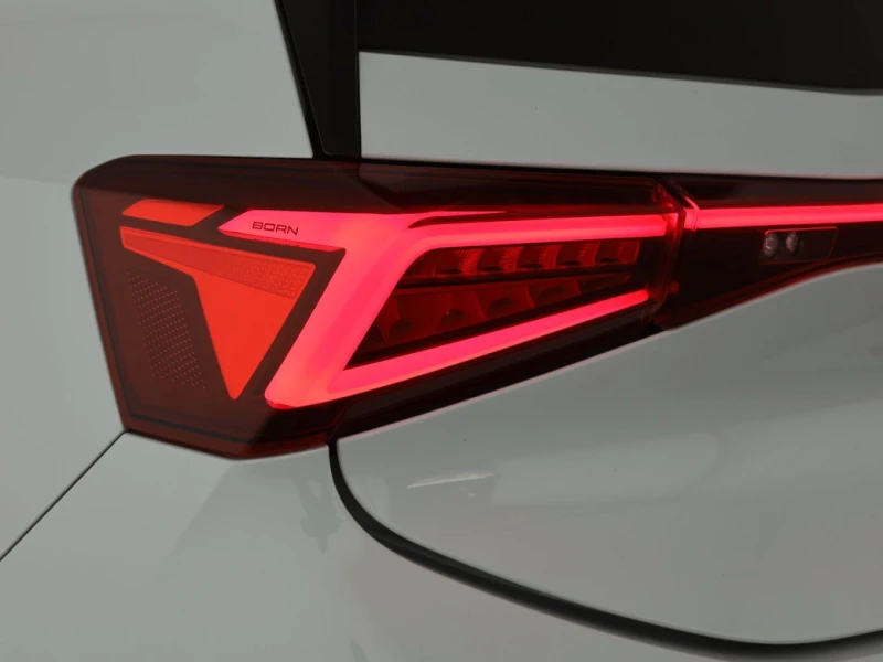 Cupra Born E-BOOST/231HP/CAM/NAVI/LED/AMBI/CARPLAY/KLESS/614v, снимка 5 - Автомобили и джипове - 50685335