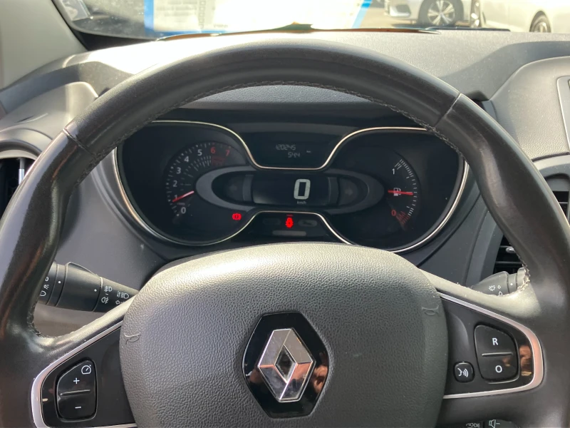 Renault Captur, снимка 12 - Автомобили и джипове - 53003554
