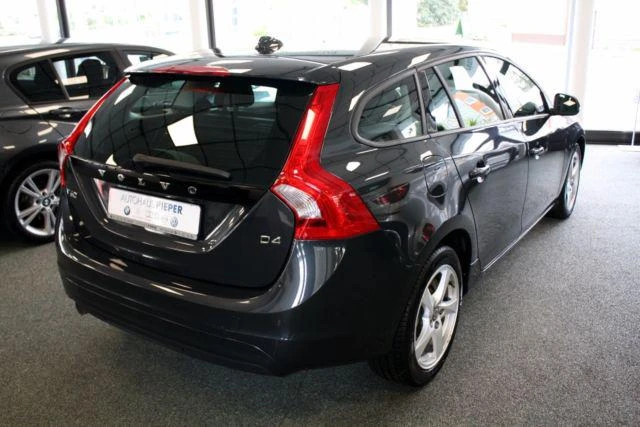 Volvo V60 D4 Business edition, снимка 3 - Автомобили и джипове - 47031019