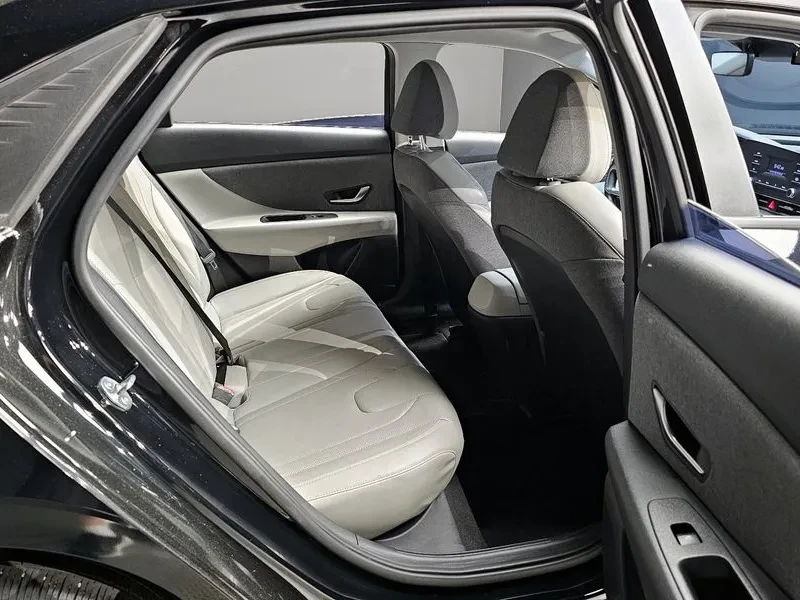 Hyundai Elantra 1.6 MODERN, снимка 12 - Автомобили и джипове - 55217285