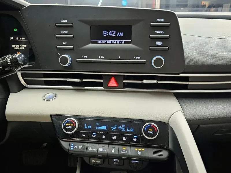 Hyundai Elantra 1.6 MODERN, снимка 14 - Автомобили и джипове - 55217285