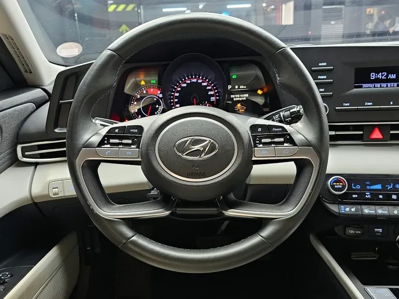 Hyundai Elantra 1.6 MODERN, снимка 13 - Автомобили и джипове - 55217285