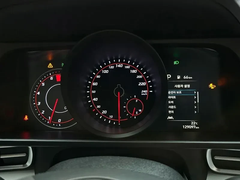 Hyundai Elantra 1.6 MODERN, снимка 8 - Автомобили и джипове - 55217285