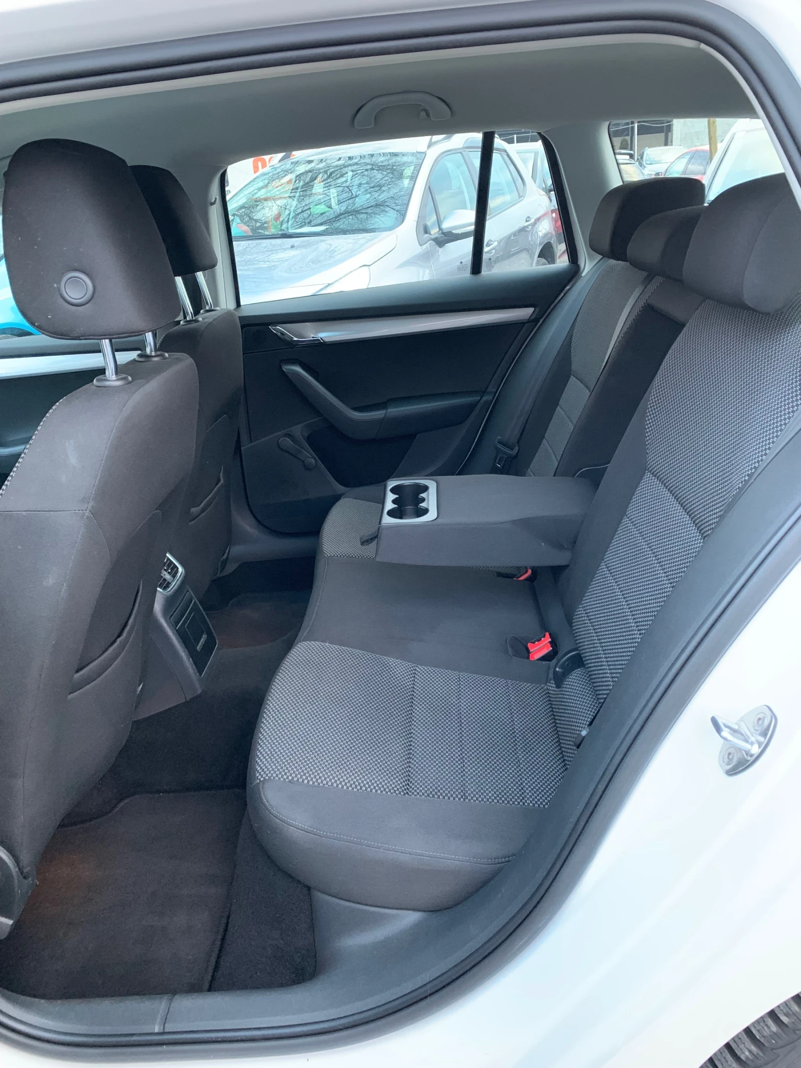 Skoda Octavia 1.6TDI     4x4 - изображение 6