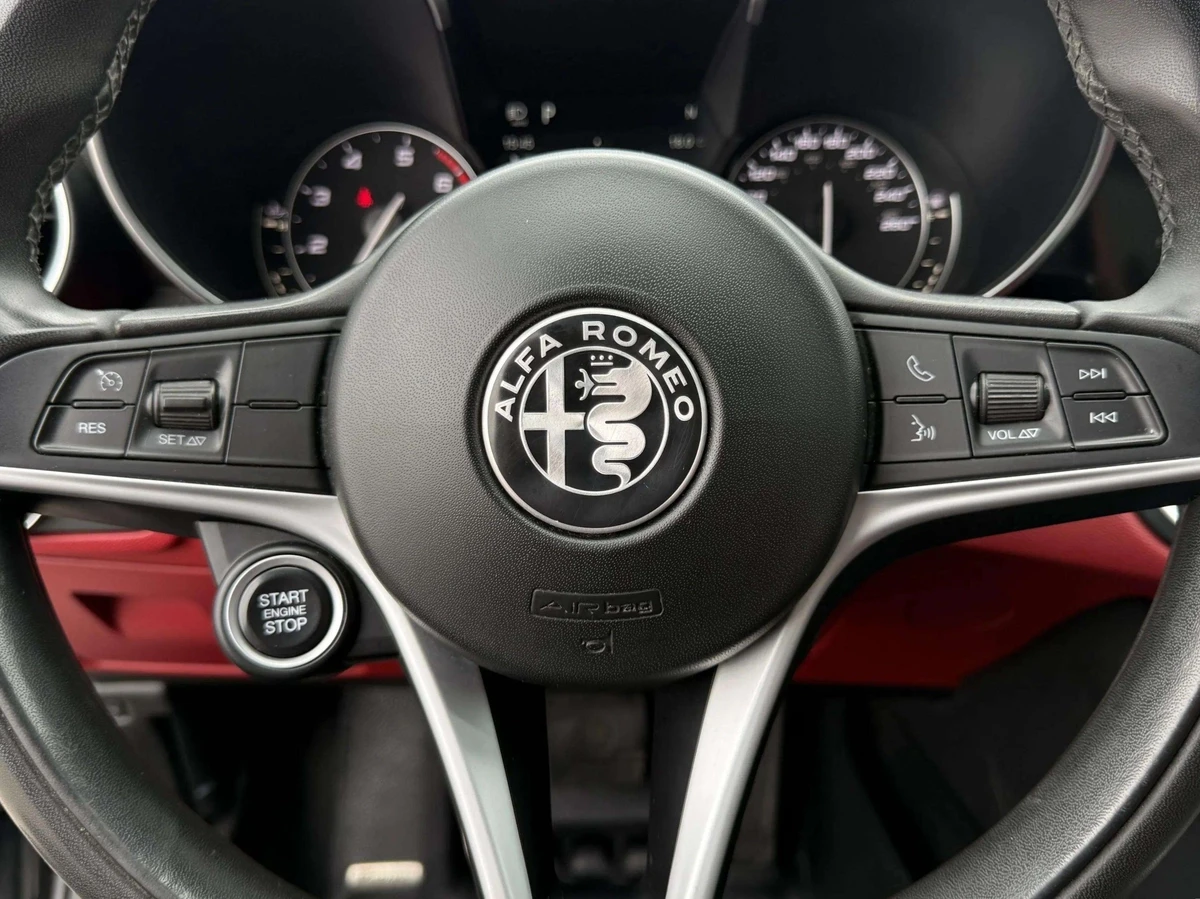 Alfa Romeo Giulia 2.0 Q4 ZF8 / PANO / RED LEATHER | Mobile.bg   8