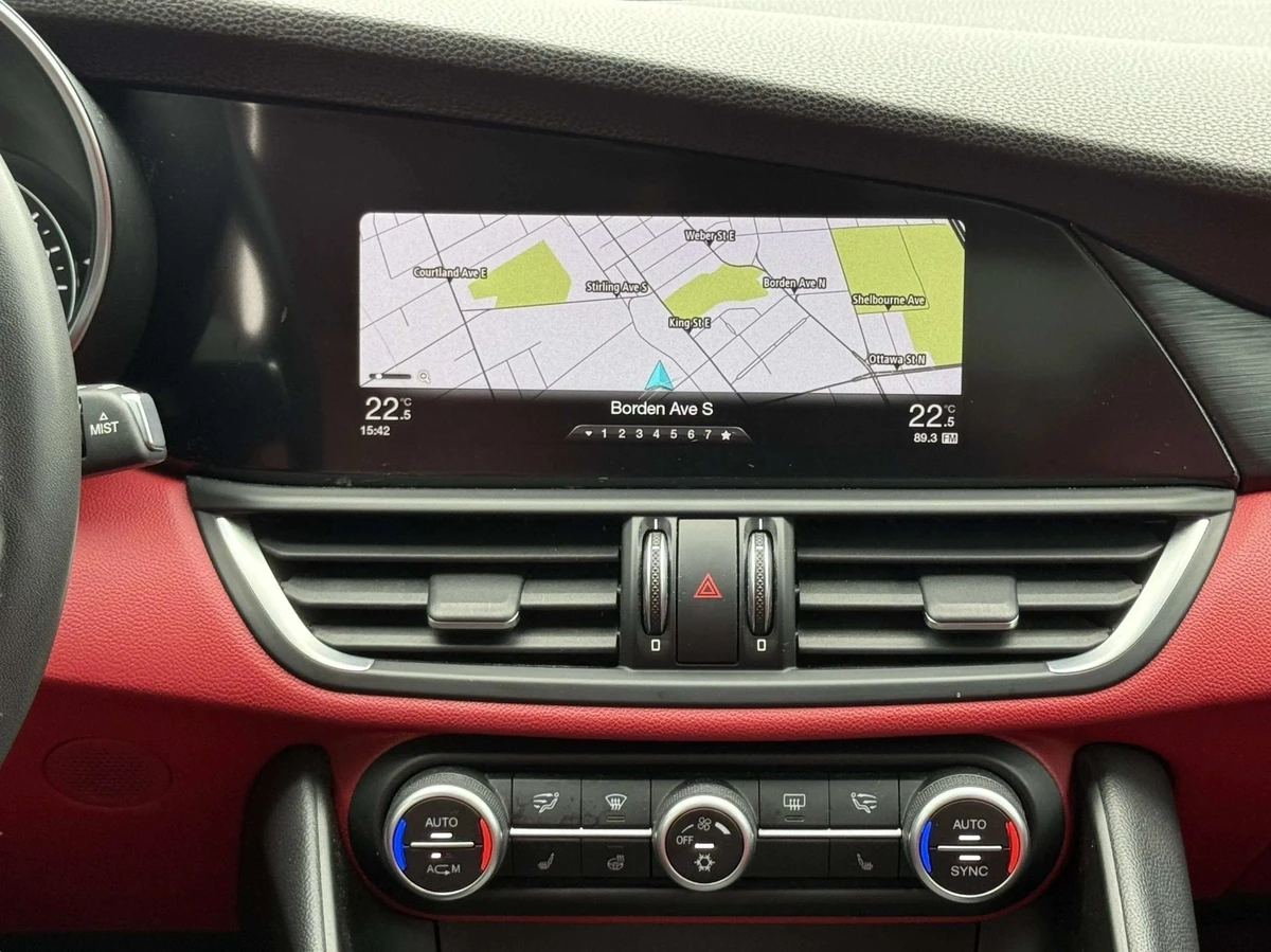 Alfa Romeo Giulia 2.0 Q4 ZF8 / PANO / RED LEATHER | Mobile.bg   10