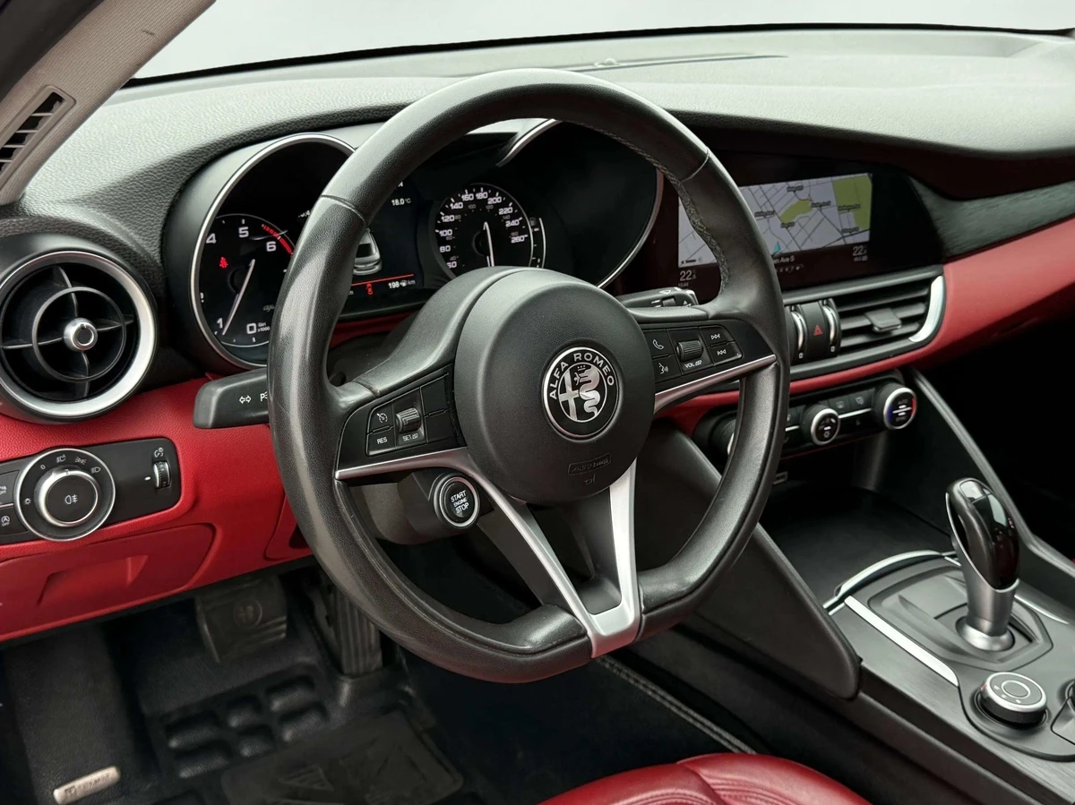 Alfa Romeo Giulia 2.0 Q4 ZF8 / PANO / RED LEATHER | Mobile.bg   7