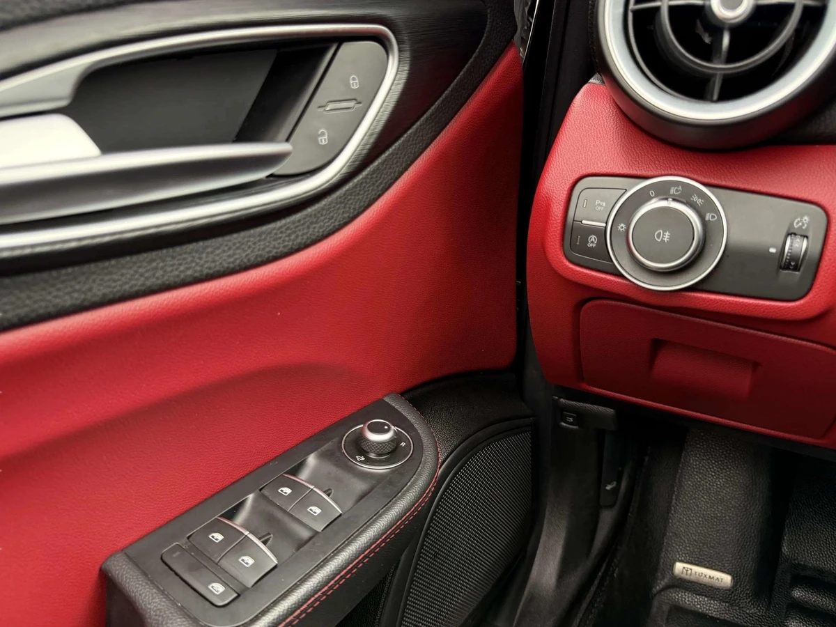 Alfa Romeo Giulia 2.0 Q4 ZF8 / PANO / RED LEATHER | Mobile.bg   6