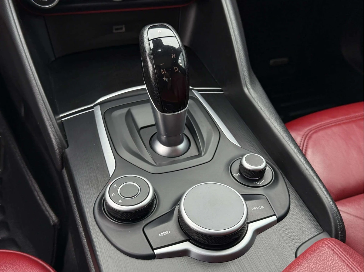 Alfa Romeo Giulia 2.0 Q4 ZF8 / PANO / RED LEATHER | Mobile.bg   11