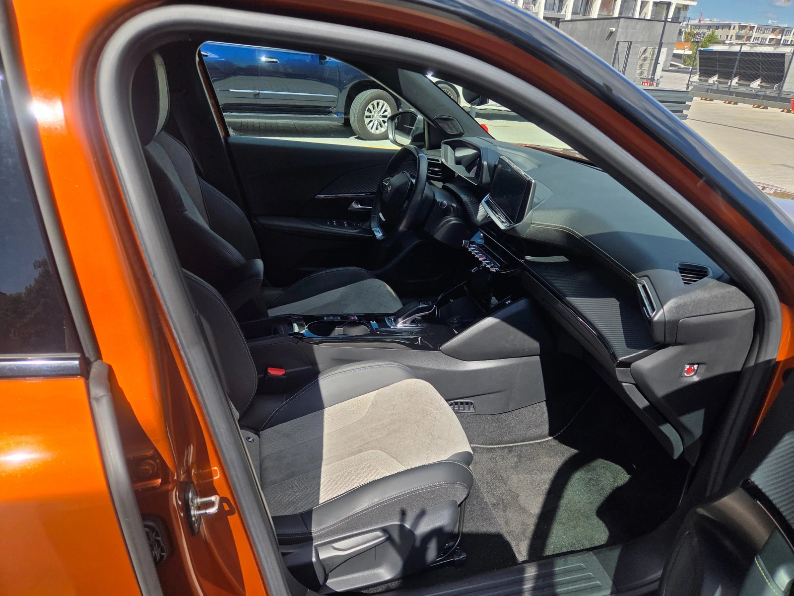 Peugeot 2008 GT LINE, FULL LED, ПАНОРАМА, снимка 10 - Автомобили и джипове - 52525541