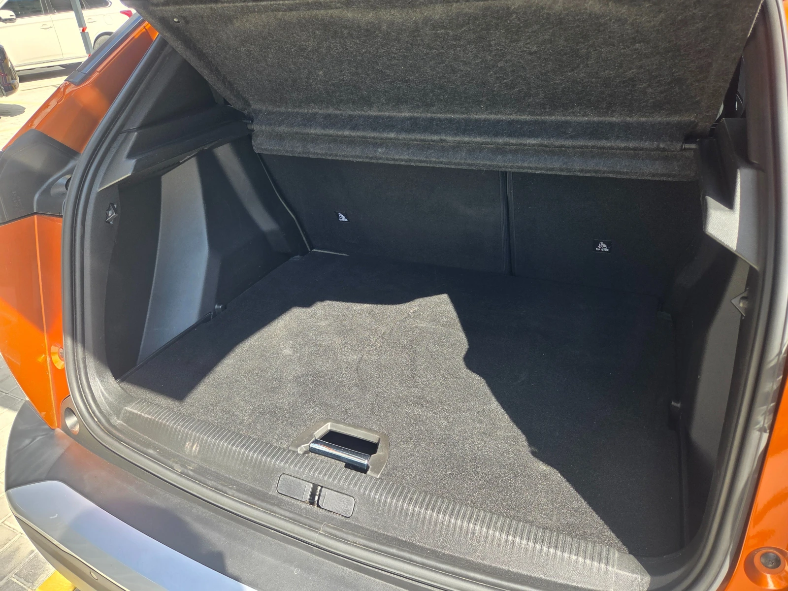 Peugeot 2008 GT LINE, FULL LED, ПАНОРАМА, снимка 14 - Автомобили и джипове - 52525541