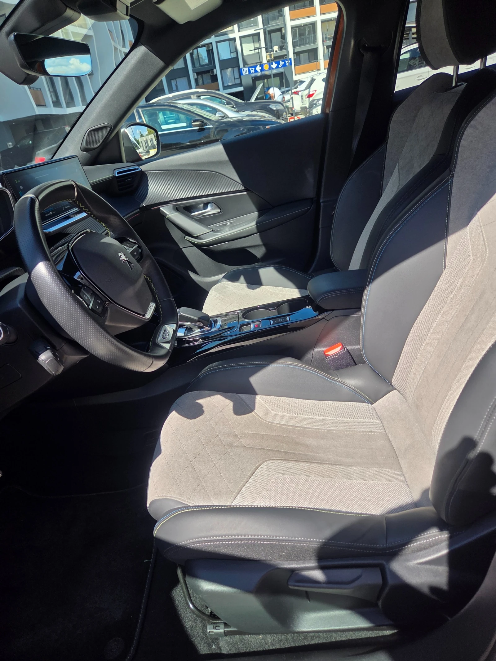 Peugeot 2008 GT LINE, FULL LED, ПАНОРАМА, снимка 12 - Автомобили и джипове - 52525541