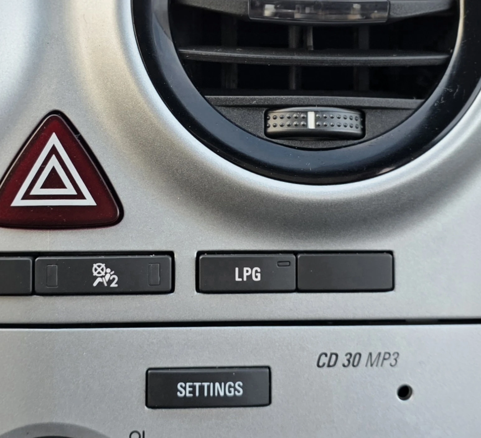 Opel Corsa 1.2i GAZ 86ks 141000km, снимка 10 - Автомобили и джипове - 53990973