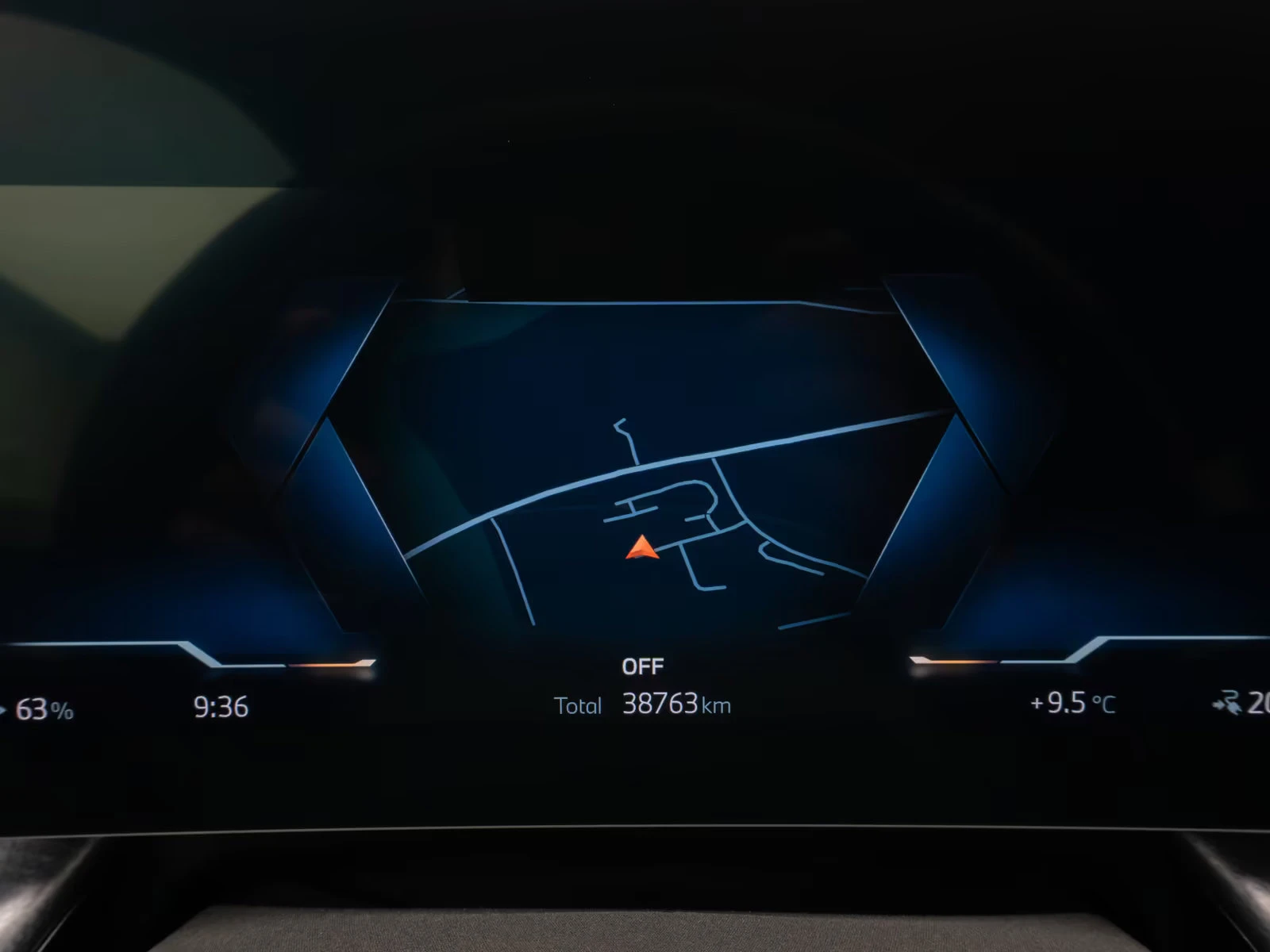 BMW iX1 xDrive30/313HP/M-SPORT/SHADOW/H&K/CAM/H.PUMP/322q, снимка 11 - Автомобили и джипове - 54604735