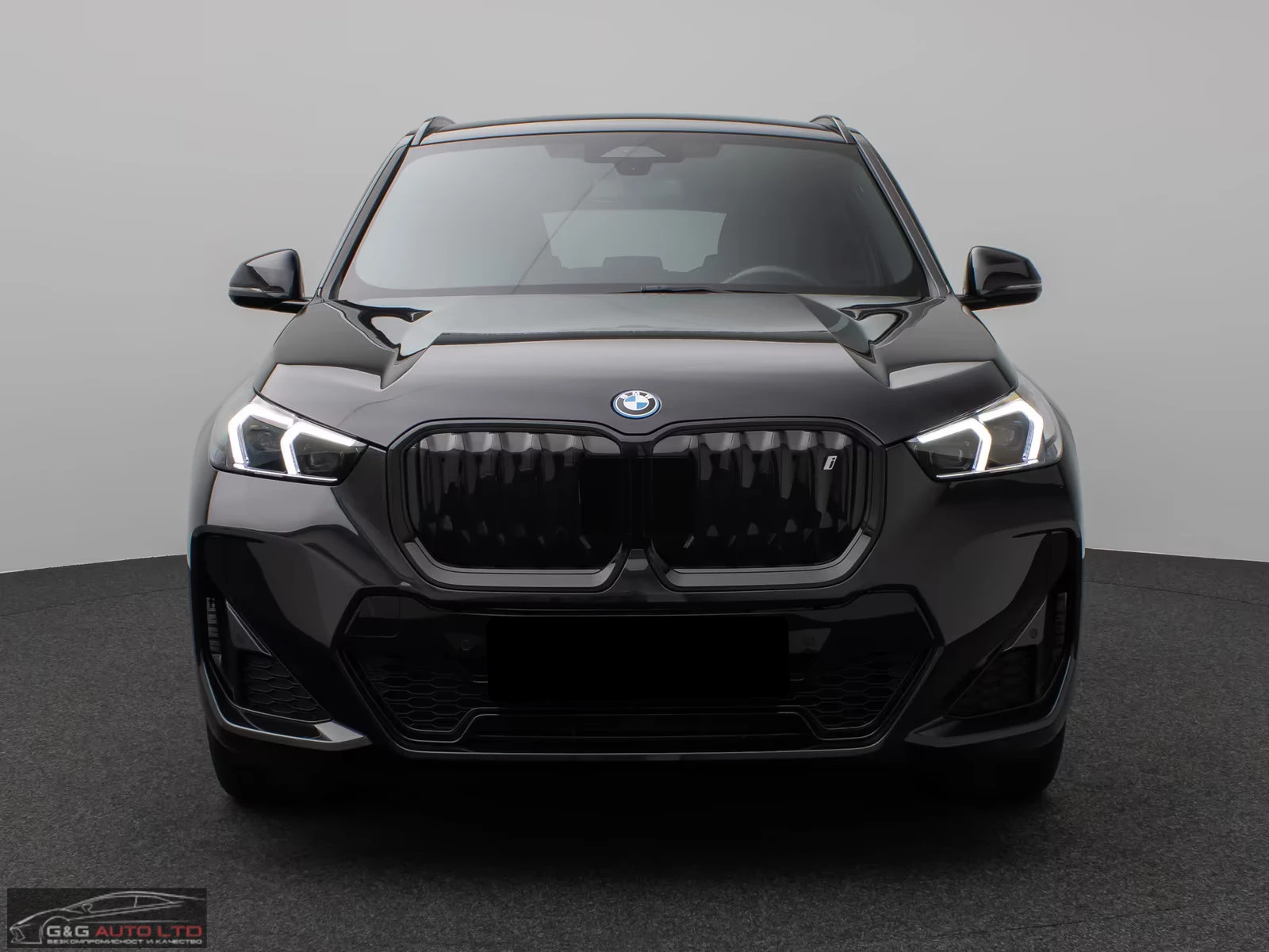 BMW iX1 xDrive30/313HP/M-SPORT/SHADOW/H&K/CAM/H.PUMP/322q, снимка 2 - Автомобили и джипове - 54604735