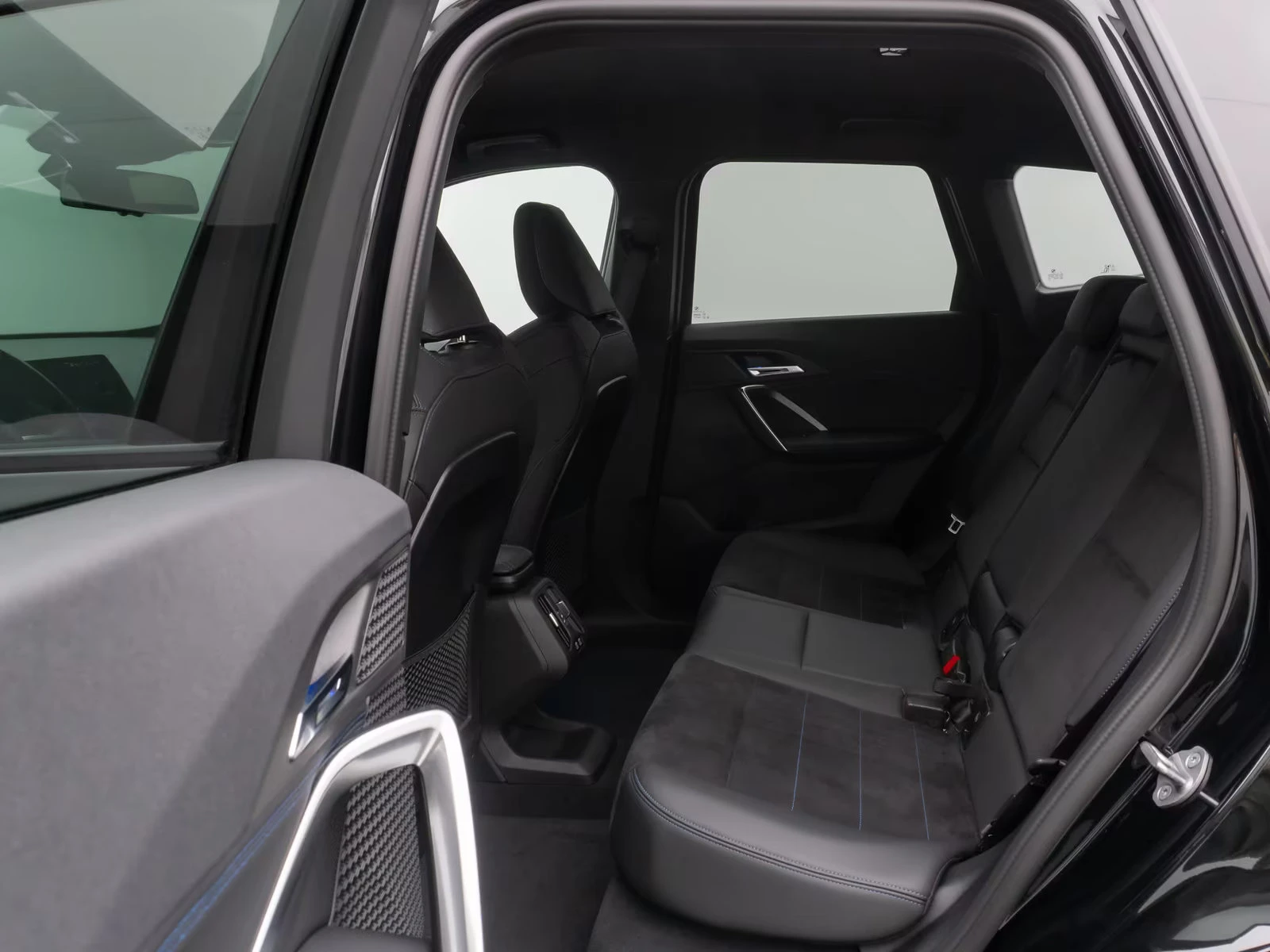 BMW iX1 xDrive30/313HP/M-SPORT/SHADOW/H&K/CAM/H.PUMP/322q, снимка 16 - Автомобили и джипове - 54604735