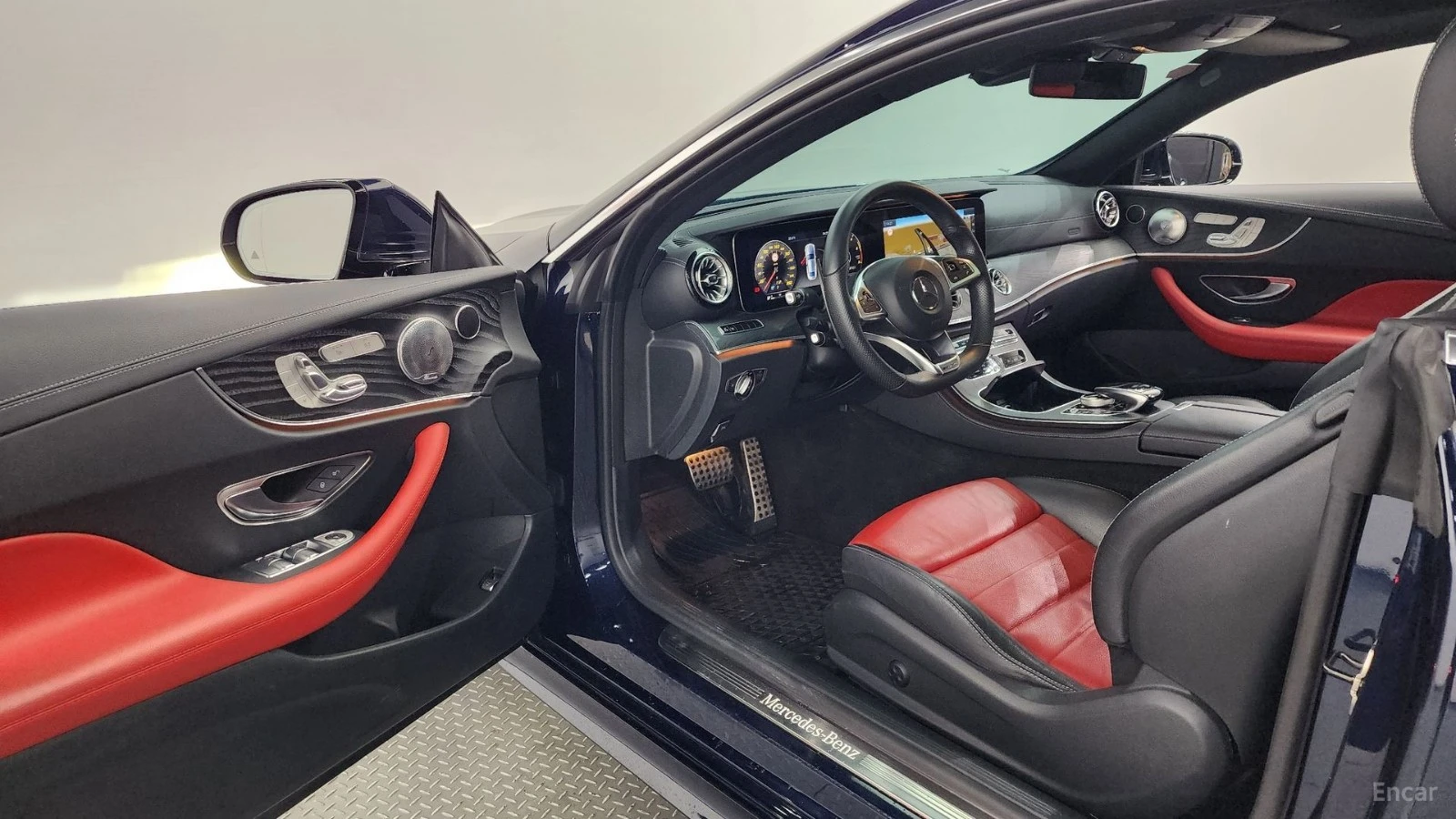 Mercedes-Benz E 220 DIGITAL* ПАМЕТ* BURMESTER* AMG* КАМЕРА* ПАНО, снимка 10 - Автомобили и джипове - 55459599