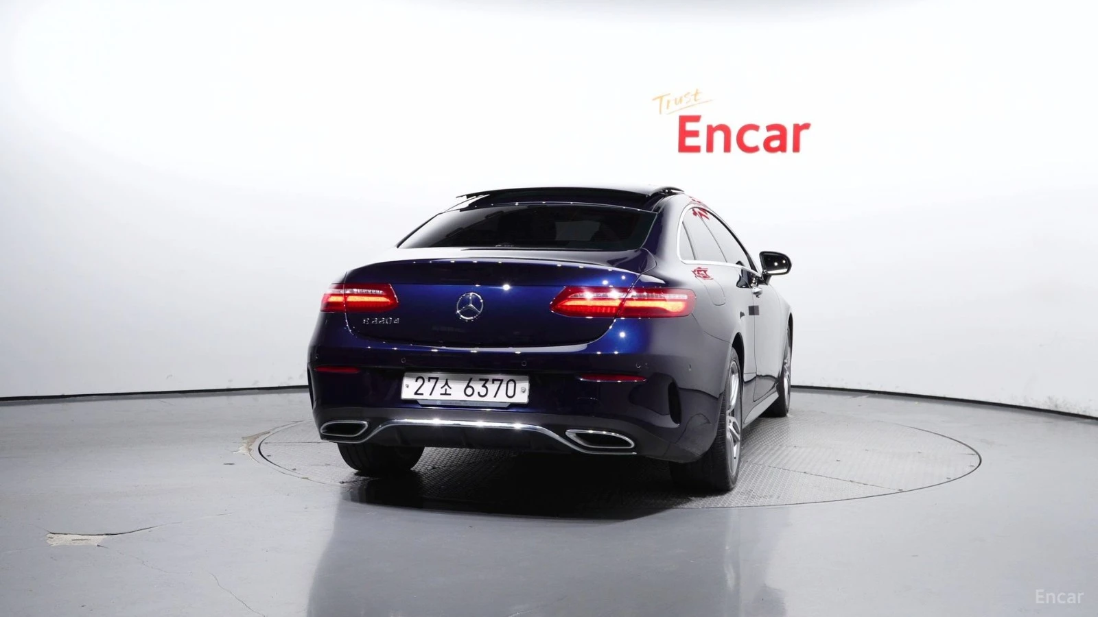 Mercedes-Benz E 220 DIGITAL* ПАМЕТ* BURMESTER* AMG* КАМЕРА* ПАНО, снимка 4 - Автомобили и джипове - 55459599