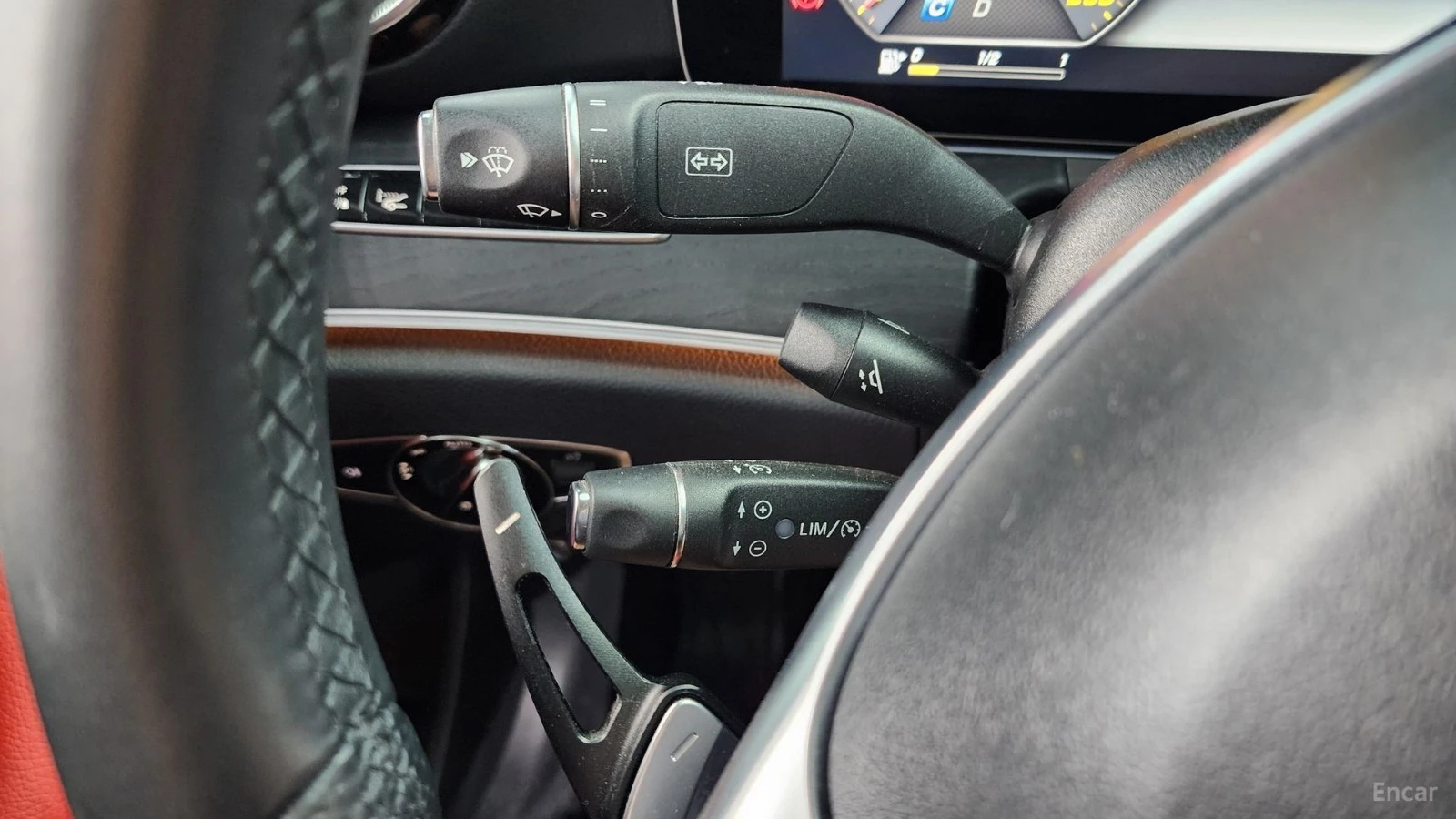 Mercedes-Benz E 220 DIGITAL* ПАМЕТ* BURMESTER* AMG* КАМЕРА* ПАНО, снимка 14 - Автомобили и джипове - 55459599
