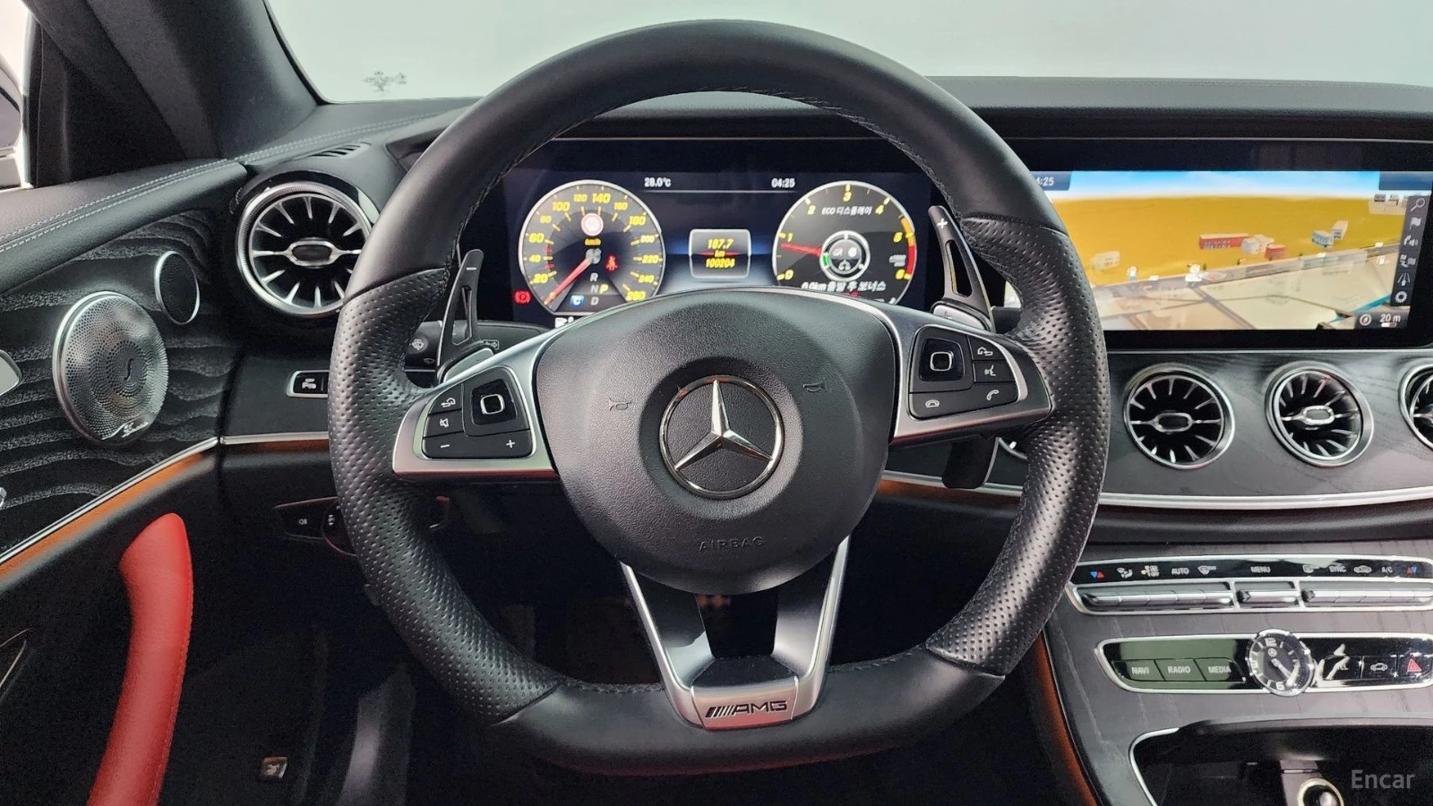 Mercedes-Benz E 220 DIGITAL* ПАМЕТ* BURMESTER* AMG* КАМЕРА* ПАНО, снимка 13 - Автомобили и джипове - 55459599